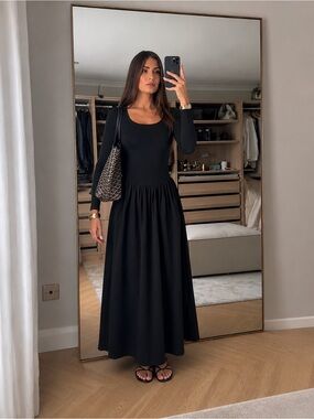 Black Long Sleeve Scoop Neck Midi Dress with Pockets — Women